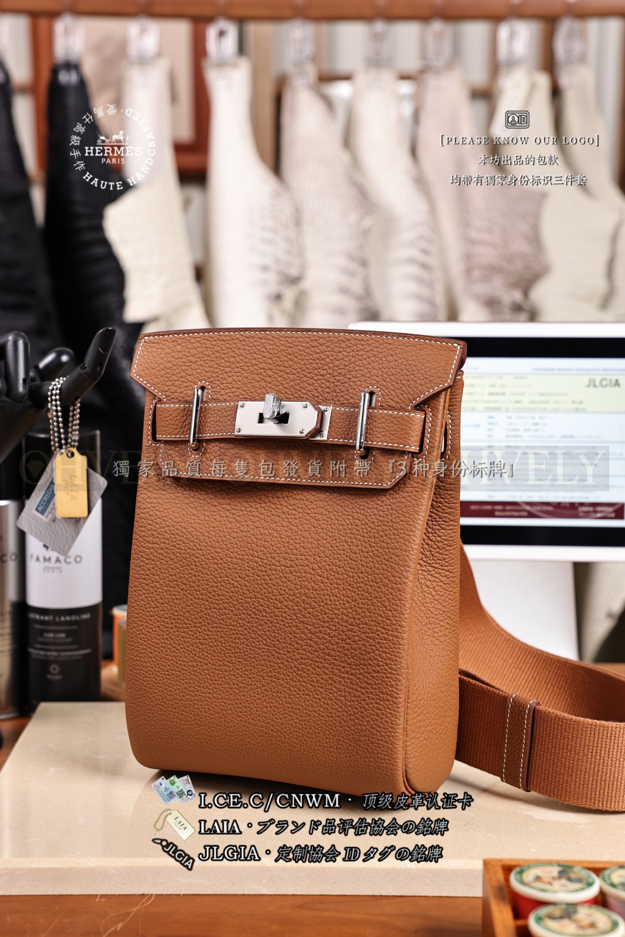 Hermès 𝙃𝘼𝘾 𝘼 𝘿𝙊𝙎 PM 𝙂𝙤𝙡𝙙 은장 상품 썸네일