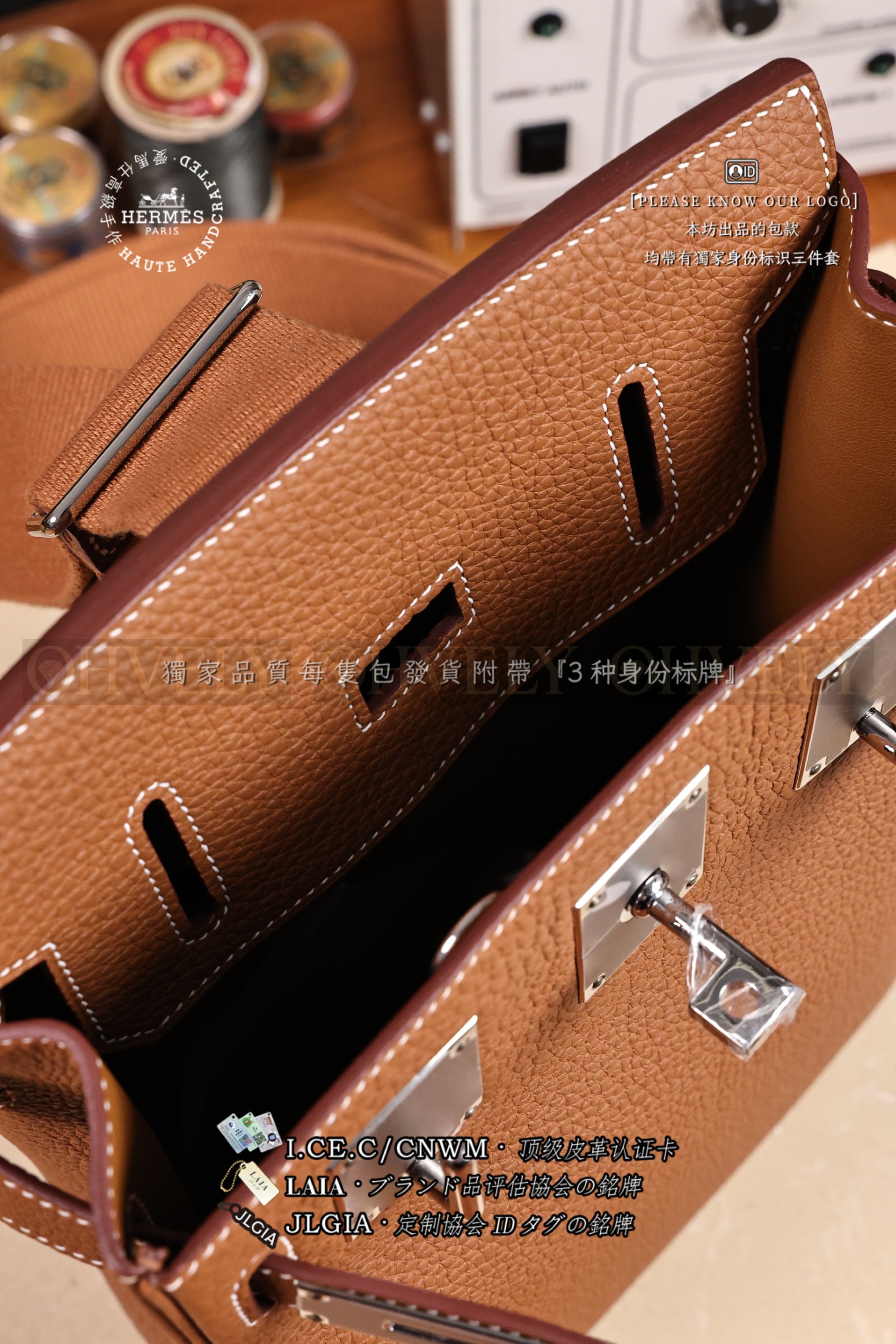 Hermès 𝙃𝘼𝘾 𝘼 𝘿𝙊𝙎 PM 𝙂𝙤𝙡𝙙 은장 상품 썸네일
