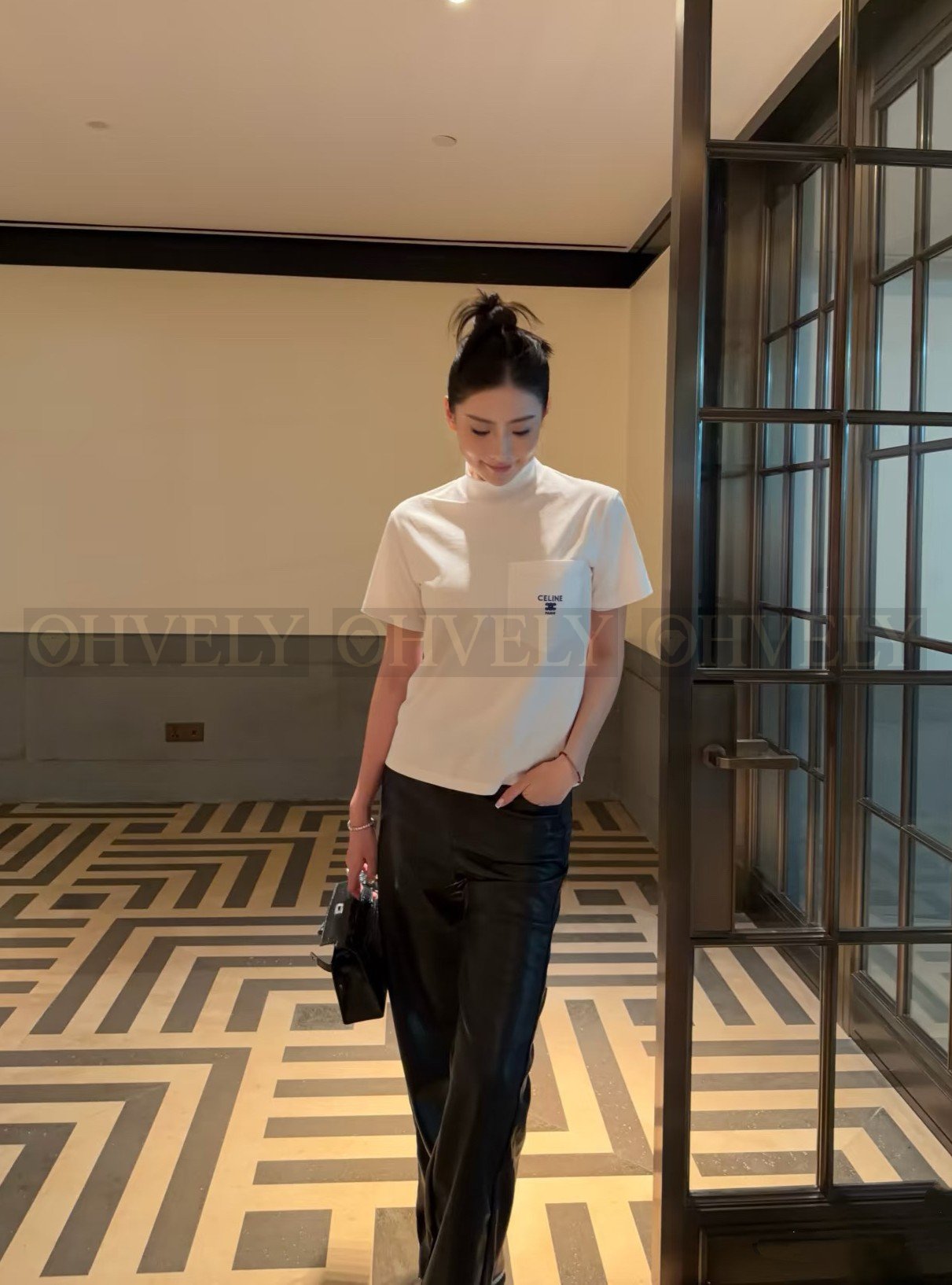 【 ZP버전 】 CELINE 셀린느 로고 패치 모크넥 포켓 티셔츠