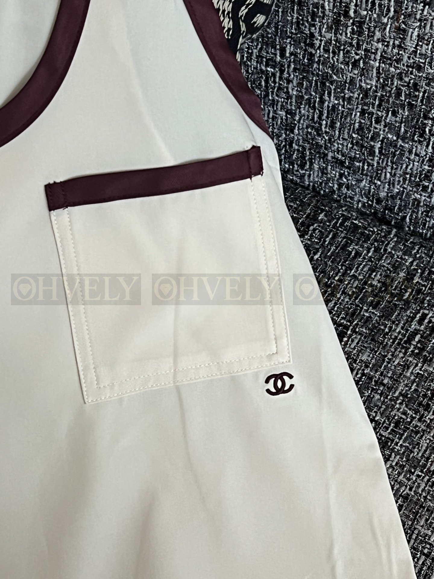 【 ZP버전 】CHANEL 샤넬 CC 로고 민소매 탱크 탑 (화이트) 상품 썸네일
