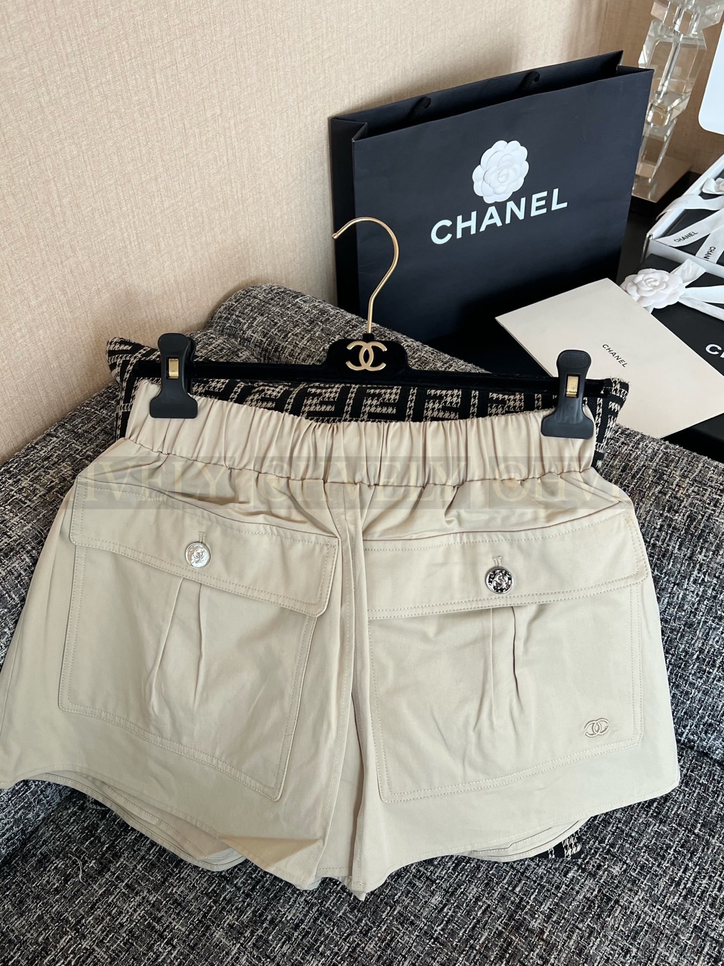 【 ZP버전 】 CHANEL 샤넬 개버딘 포켓 버튼 하이웨스트 숏팬츠 상품 썸네일
