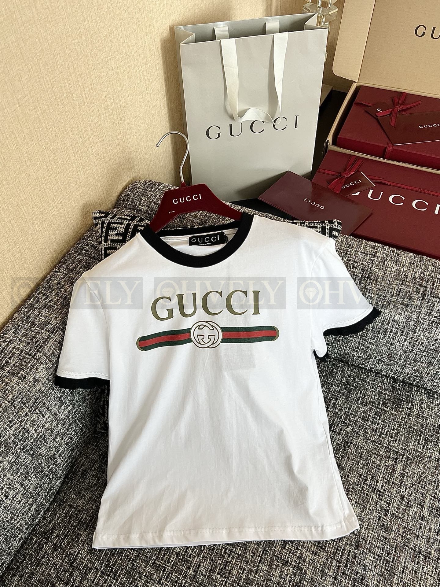 【 ZP버전 】 GUCCI 구찌 26SS 클래식 웹 스트라이프 자수 반팔 티셔츠 상품 썸네일