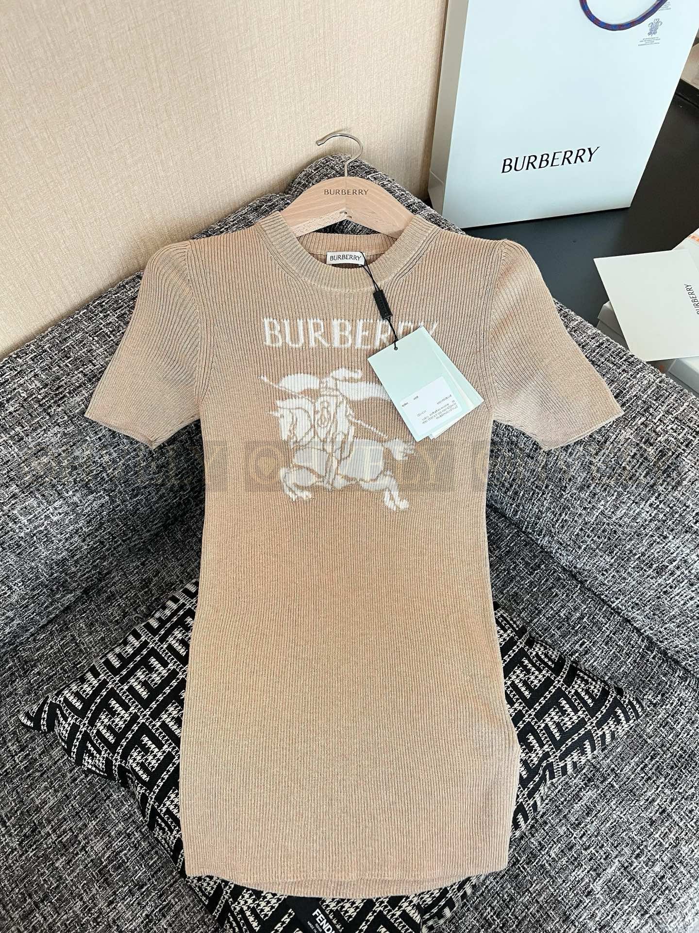 【 ZP버전 】 BURBERRY 버버리 EKD 메탈릭 울 블렌드 탑 상품 썸네일