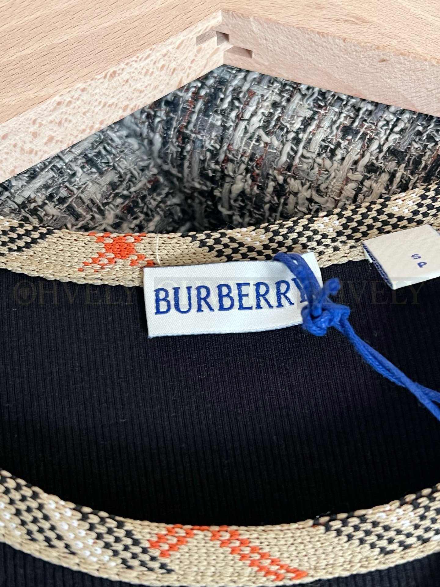 【 ZP버전 】 BURBERRY 버버리 체크 칼라 사이드 슬라이싱 반팔 티셔츠 상품 썸네일