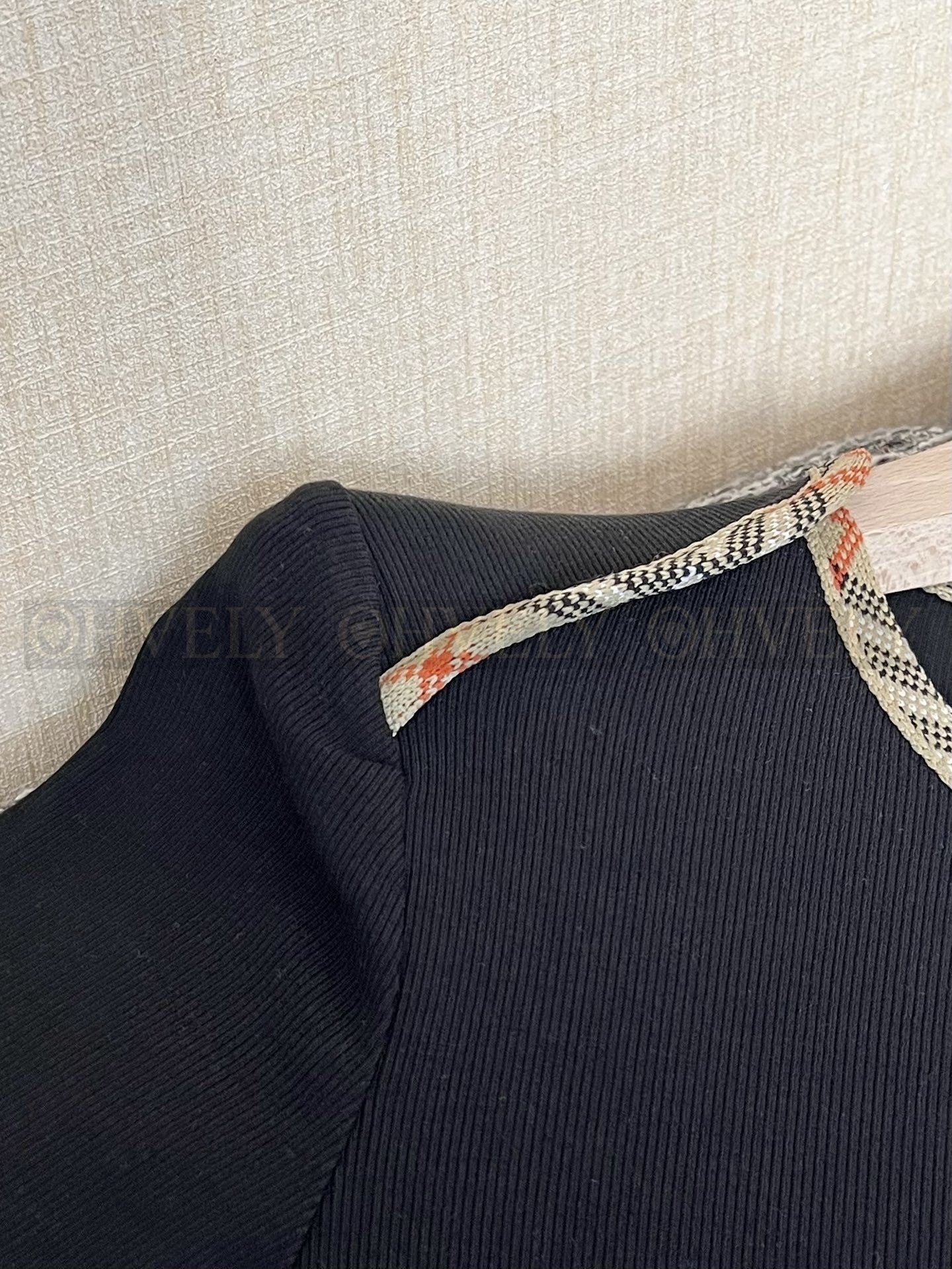 【 ZP버전 】 BURBERRY 버버리 체크 칼라 사이드 슬라이싱 반팔 티셔츠 상품 썸네일