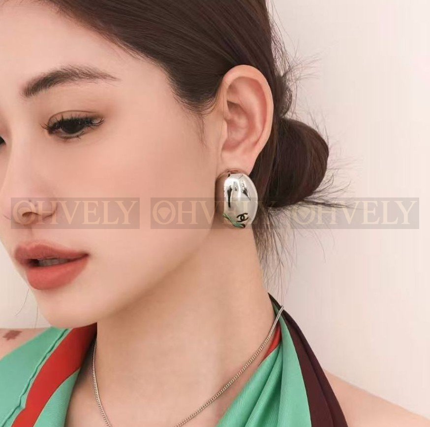 샤넬 CHANEL CC 로고 후프 이어링 상품 썸네일
