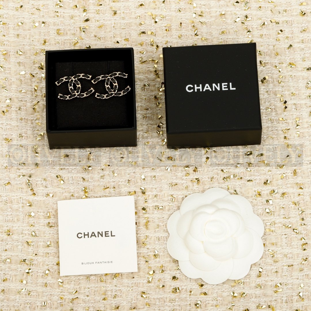 샤넬 CHANEL CC 로고 가죽 체인 이어링 상품 썸네일