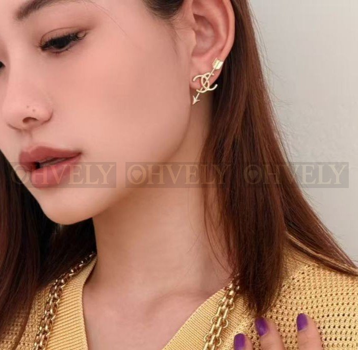 샤넬 CHANEL CC 로고 에로 스터드 이어링 상품 썸네일
