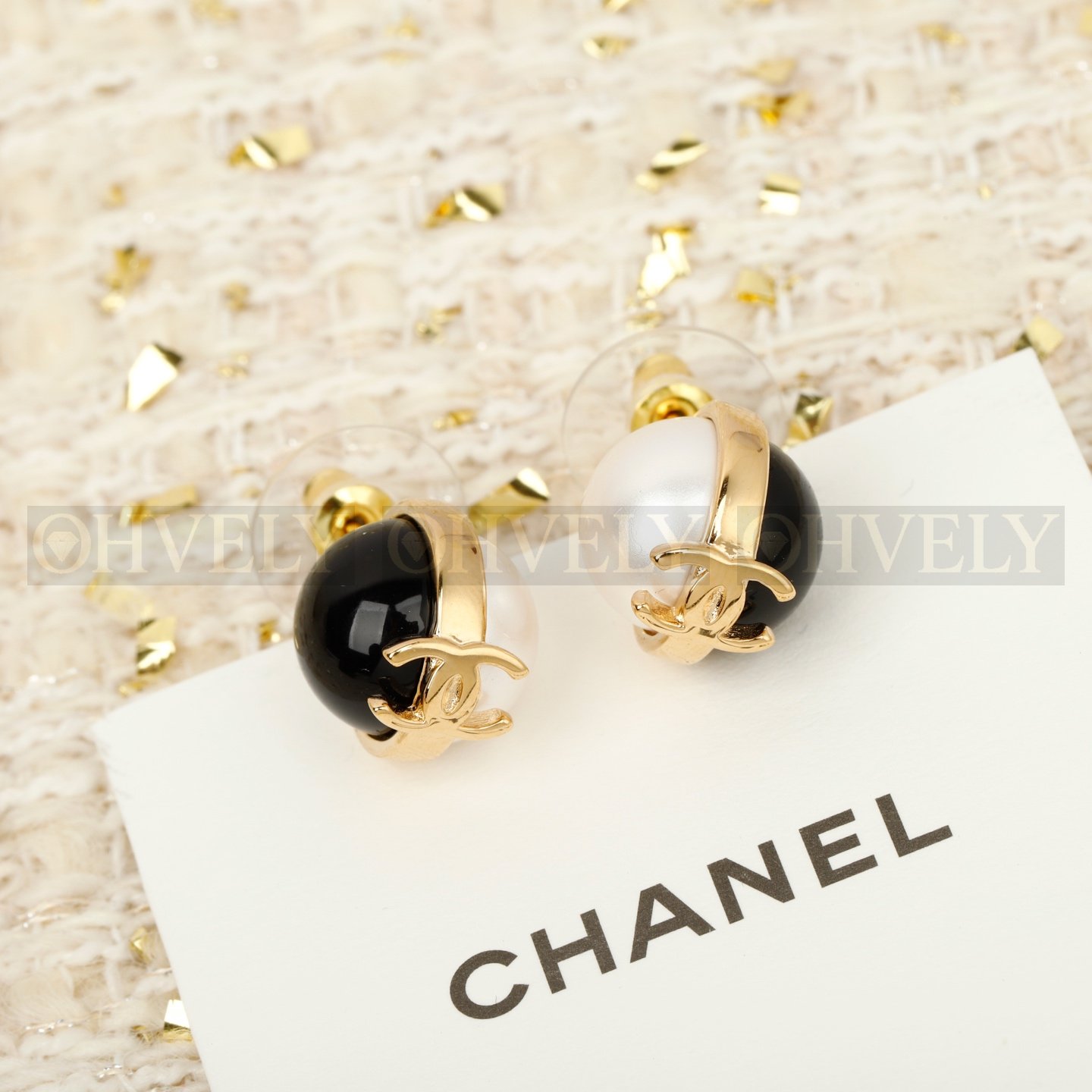 샤넬 CHANEL 바이컬러 레진 후프 이어링 (금장) 상품 썸네일