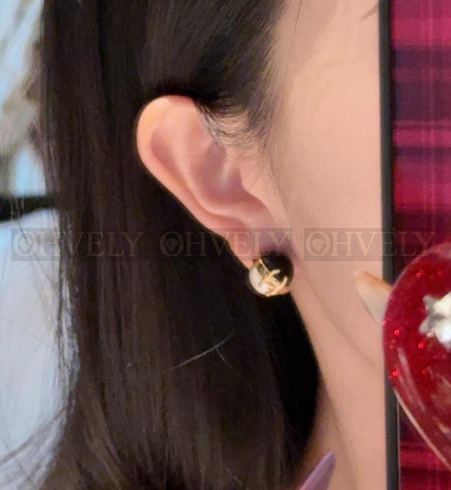 샤넬 CHANEL 바이컬러 레진 후프 이어링 (금장) 상품 썸네일