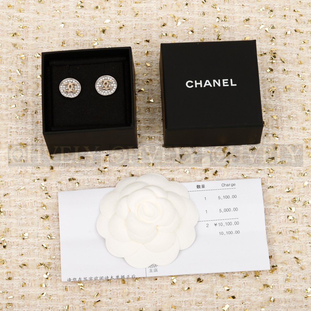 샤넬 CHANEL 크리스탈 파베 라운드 이어링