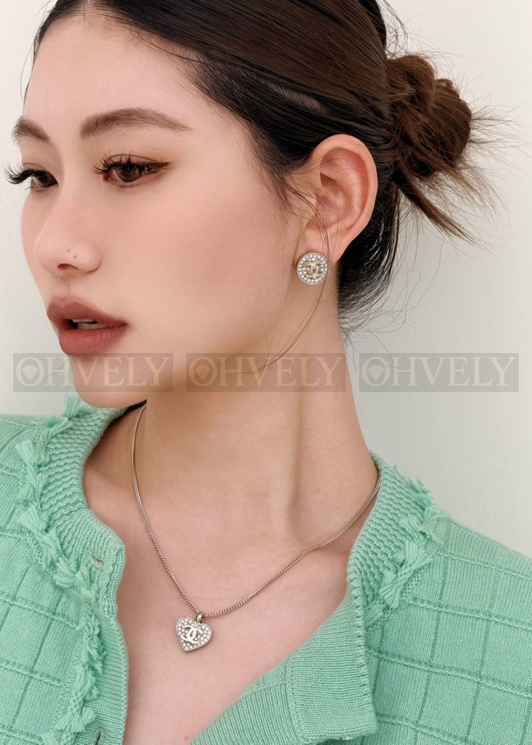 샤넬 CHANEL 크리스탈 파베 라운드 이어링 상품 썸네일