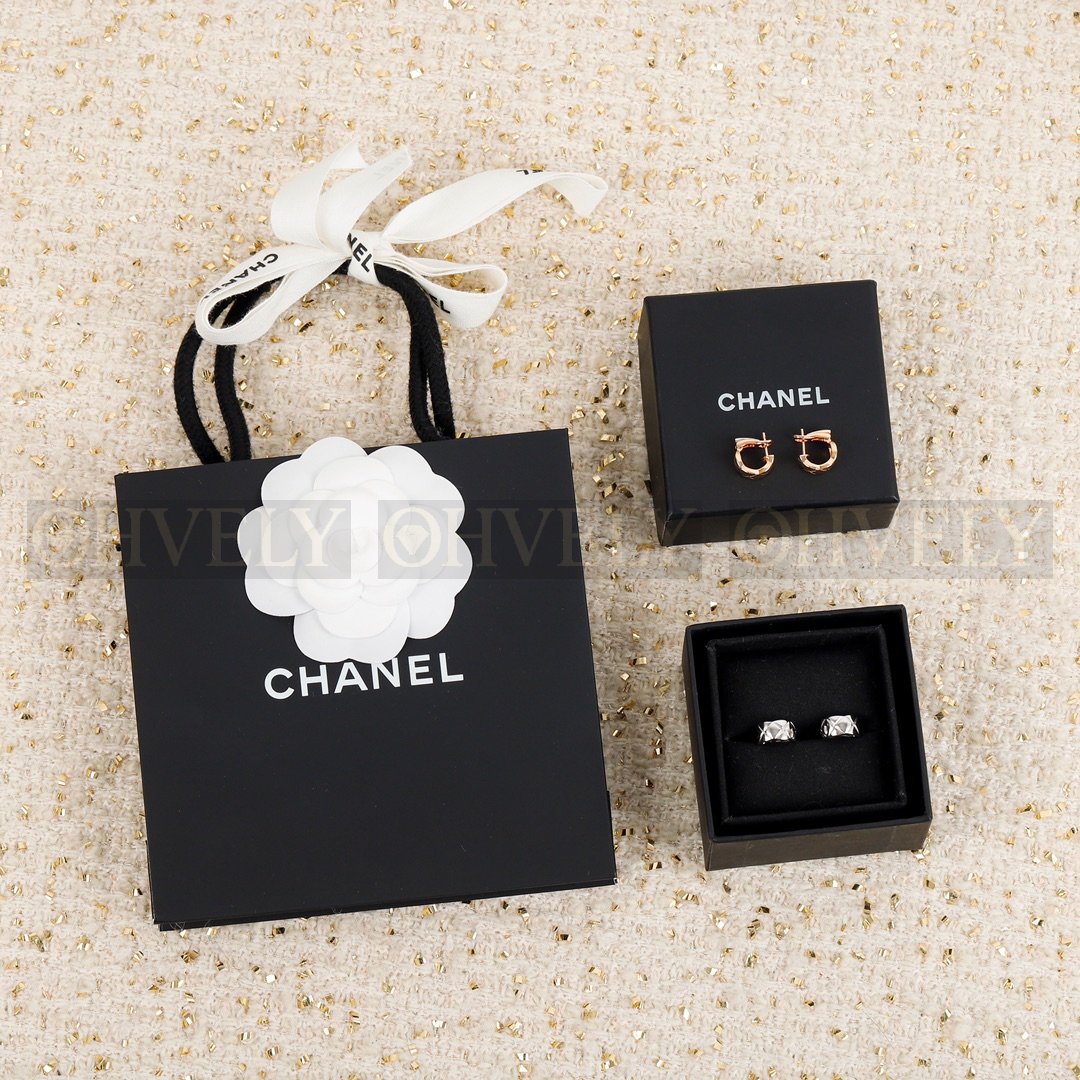 샤넬 CHANEL 코코 크러쉬 이어링 이어링 (실버) 상품 썸네일