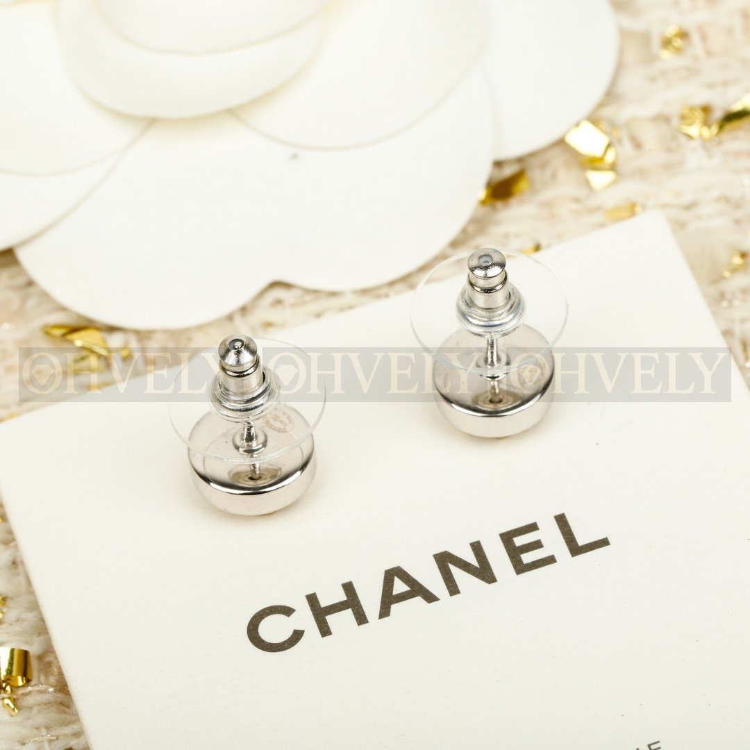 샤넬 CHANEL 바이컬러 버튼 이어링 상품 썸네일