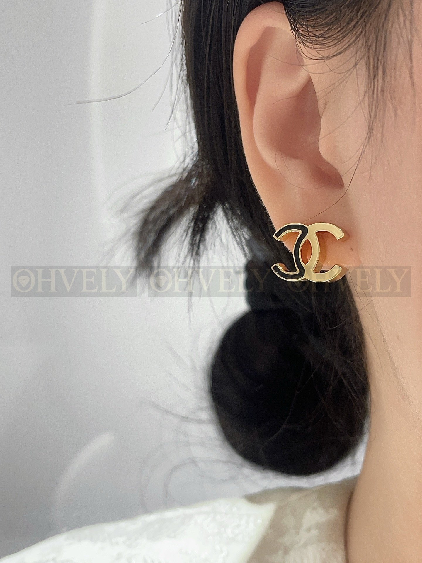 샤넬 CHANEL 블랙 에나멜 라인 이어링 상품 썸네일