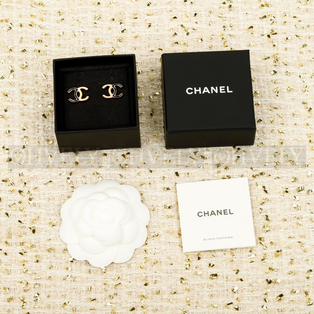 샤넬 CHANEL 블랙 에나멜 라인 이어링