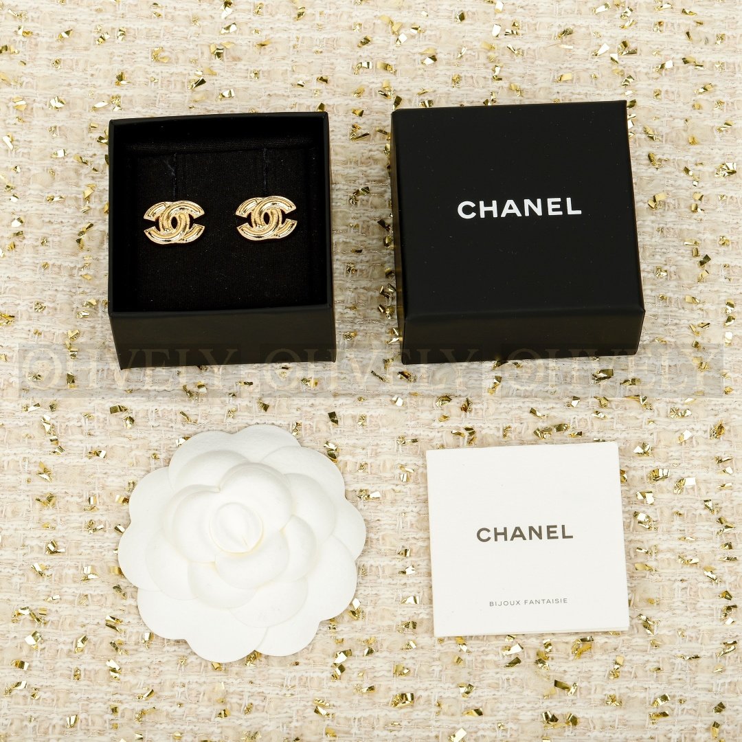 샤넬 CHANEL 퀼팅 메탈 이어링 상품 썸네일