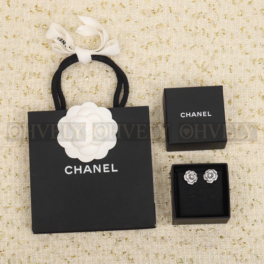 샤넬 CHANEL 부통 드 까멜리아 이어링 (실버) 상품 썸네일