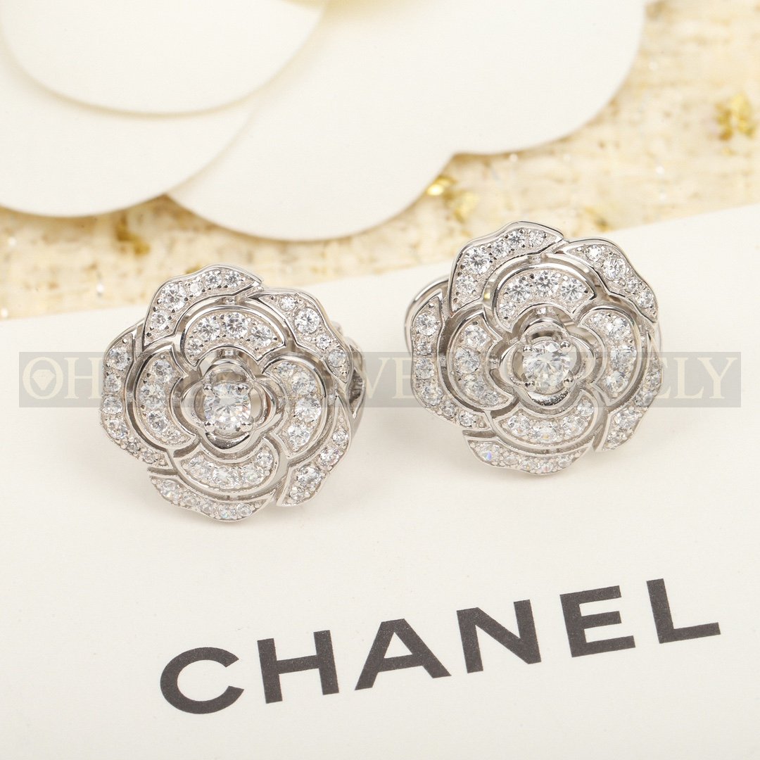 샤넬 CHANEL 부통 드 까멜리아 이어링 (실버)