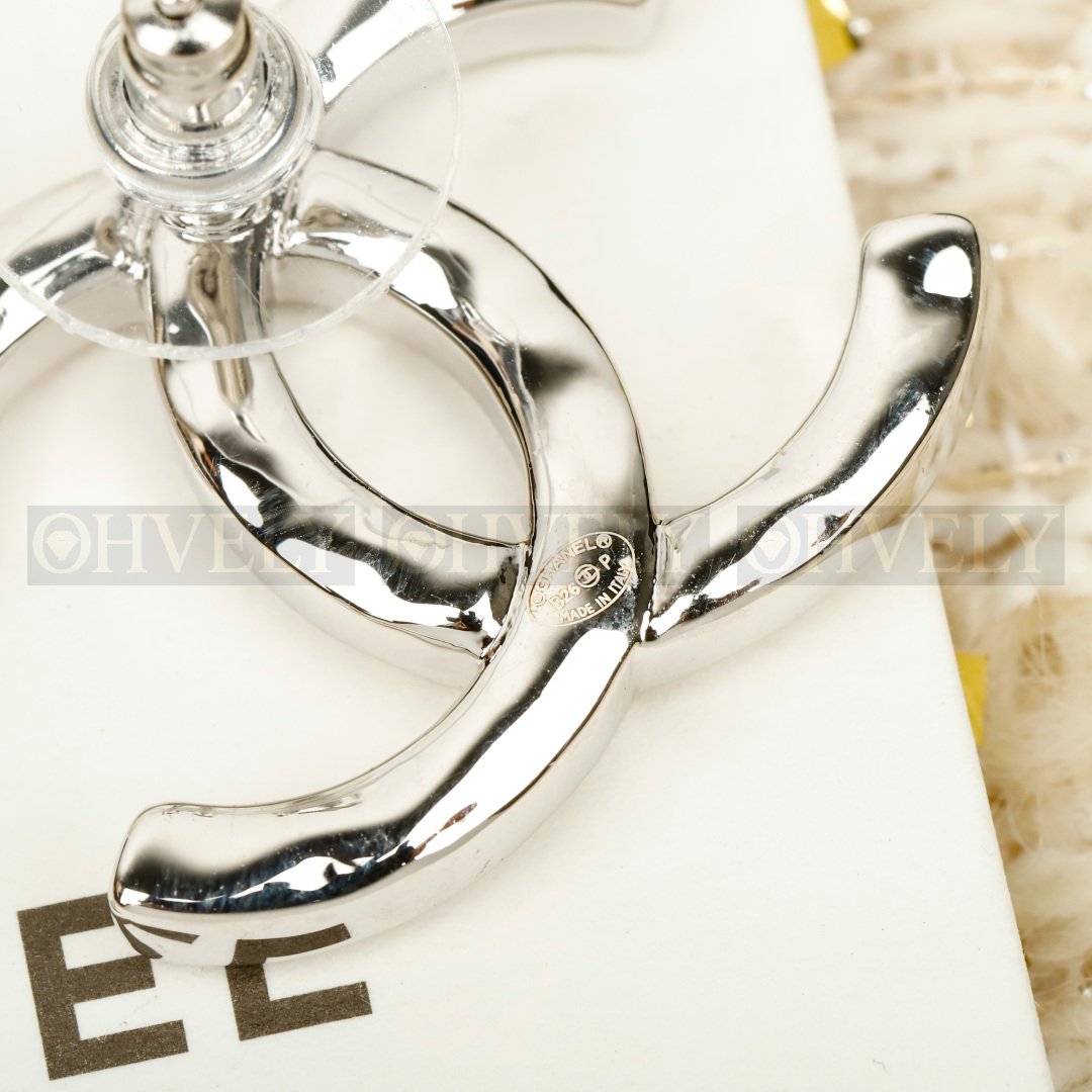 샤넬 CHANEL CC 로고 이어링 (실버) 상품 썸네일
