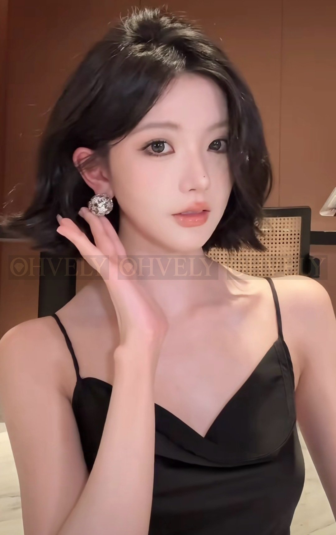 샤넬 CHANEL 크리스탈 스타 돔 이어링 상품 썸네일