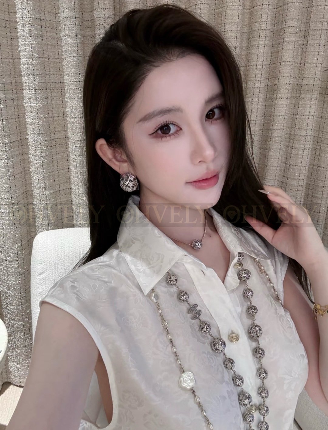 샤넬 CHANEL 크리스탈 스타 돔 이어링 상품 썸네일