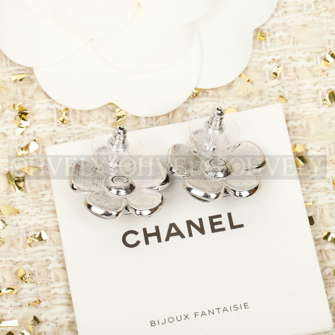샤넬 CHANEL 크루즈 쇼 까멜리아 스터드 이어링 (블랙) 상품 썸네일