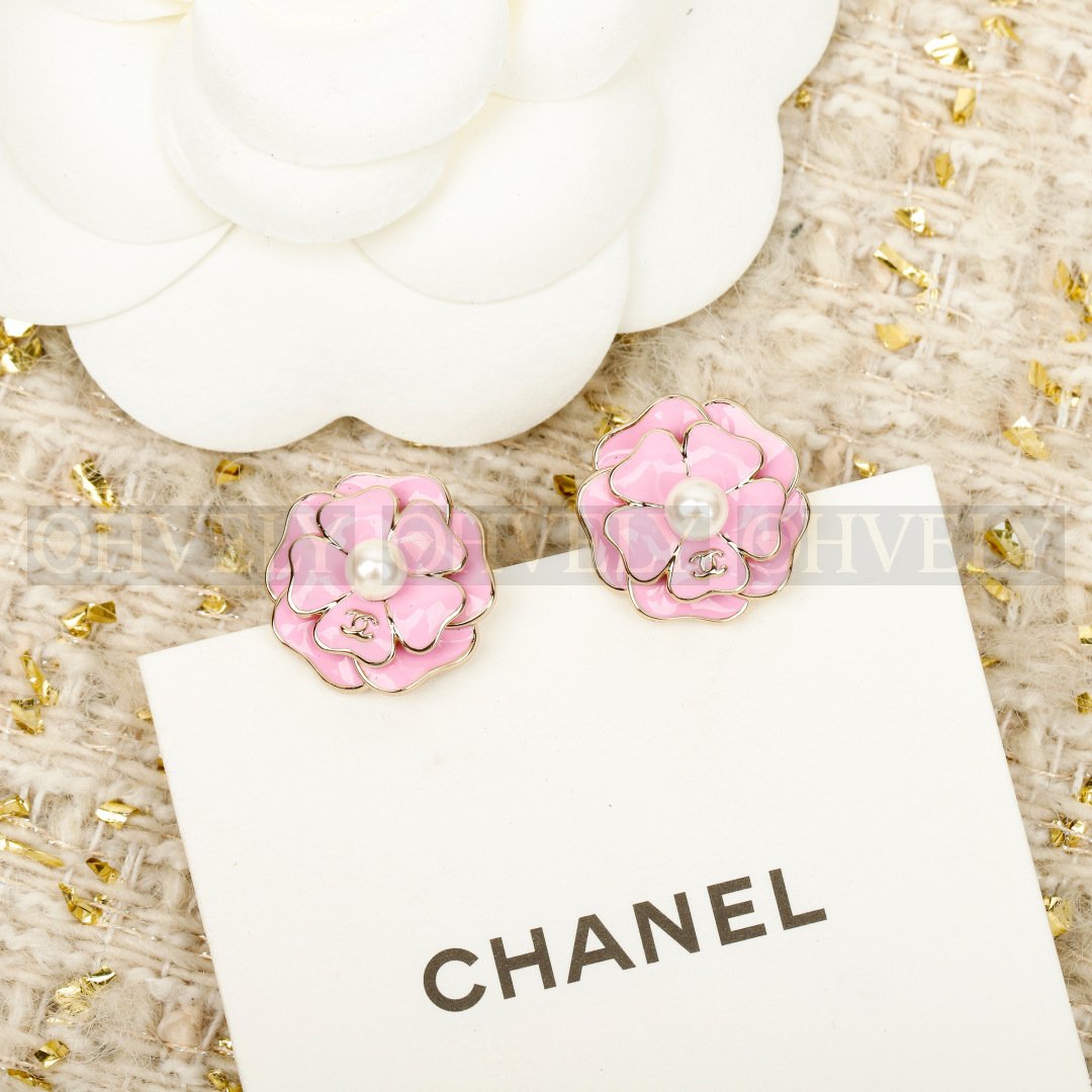 샤넬 CHANEL 크루즈 컬렉션 까멜리아 스터드 이어링 (핑크)