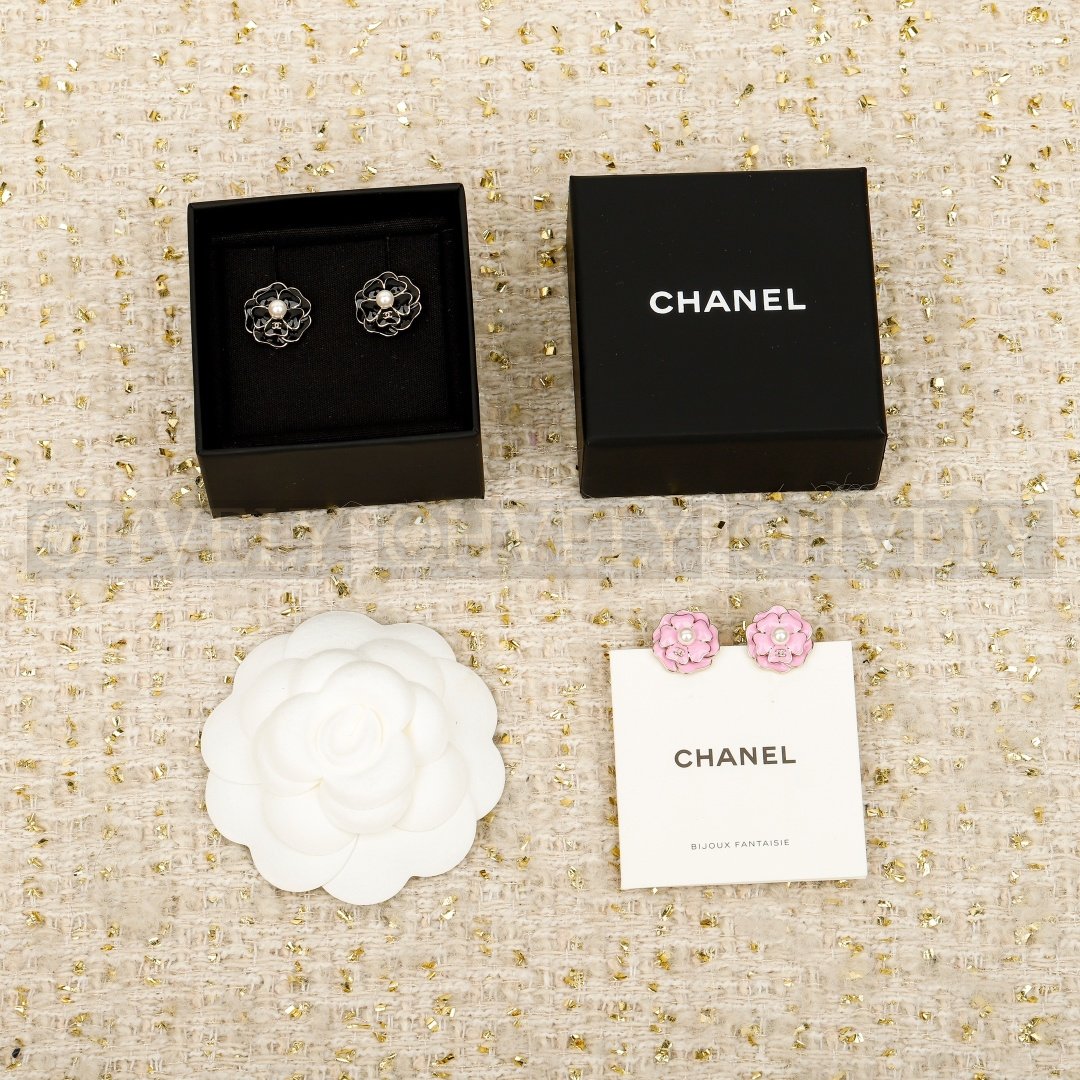 샤넬 CHANEL 크루즈 컬렉션 까멜리아 스터드 이어링 (블랙) 상품 썸네일