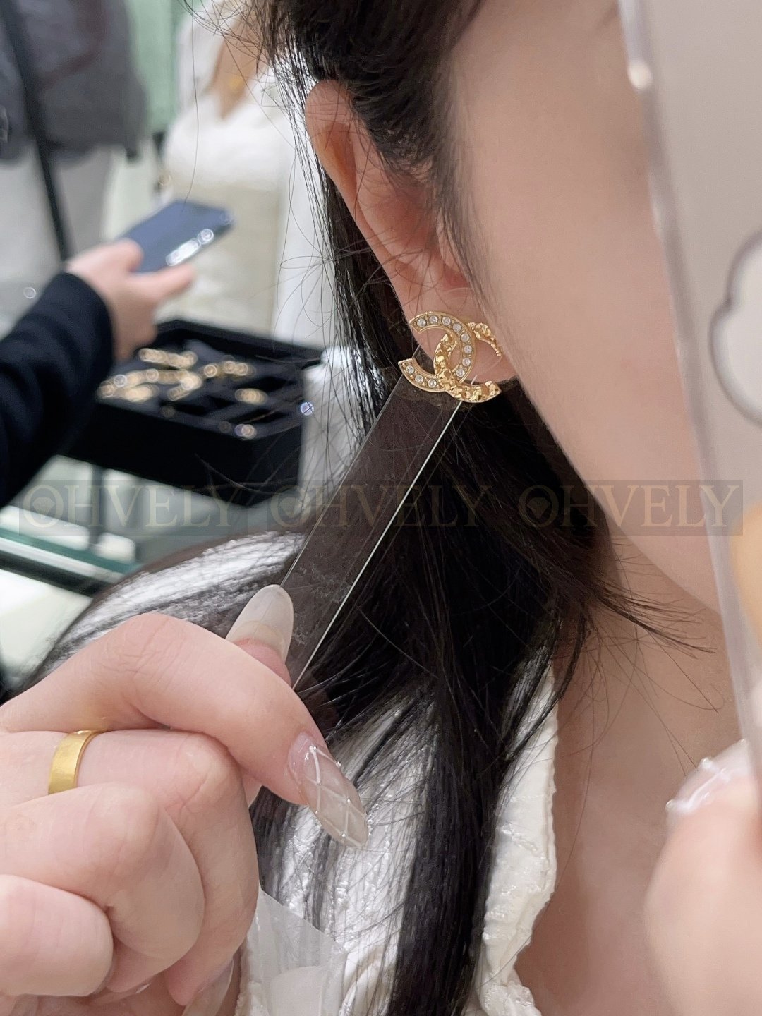 샤넬 CHANEL 해머드 메탈 스트라스 이어링 상품 썸네일