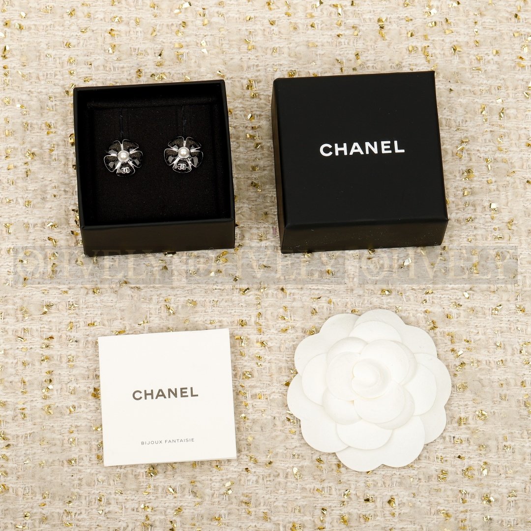 샤넬 CHANEL 크루즈 쇼 까멜리아 스터드 이어링 (블랙) 상품 썸네일