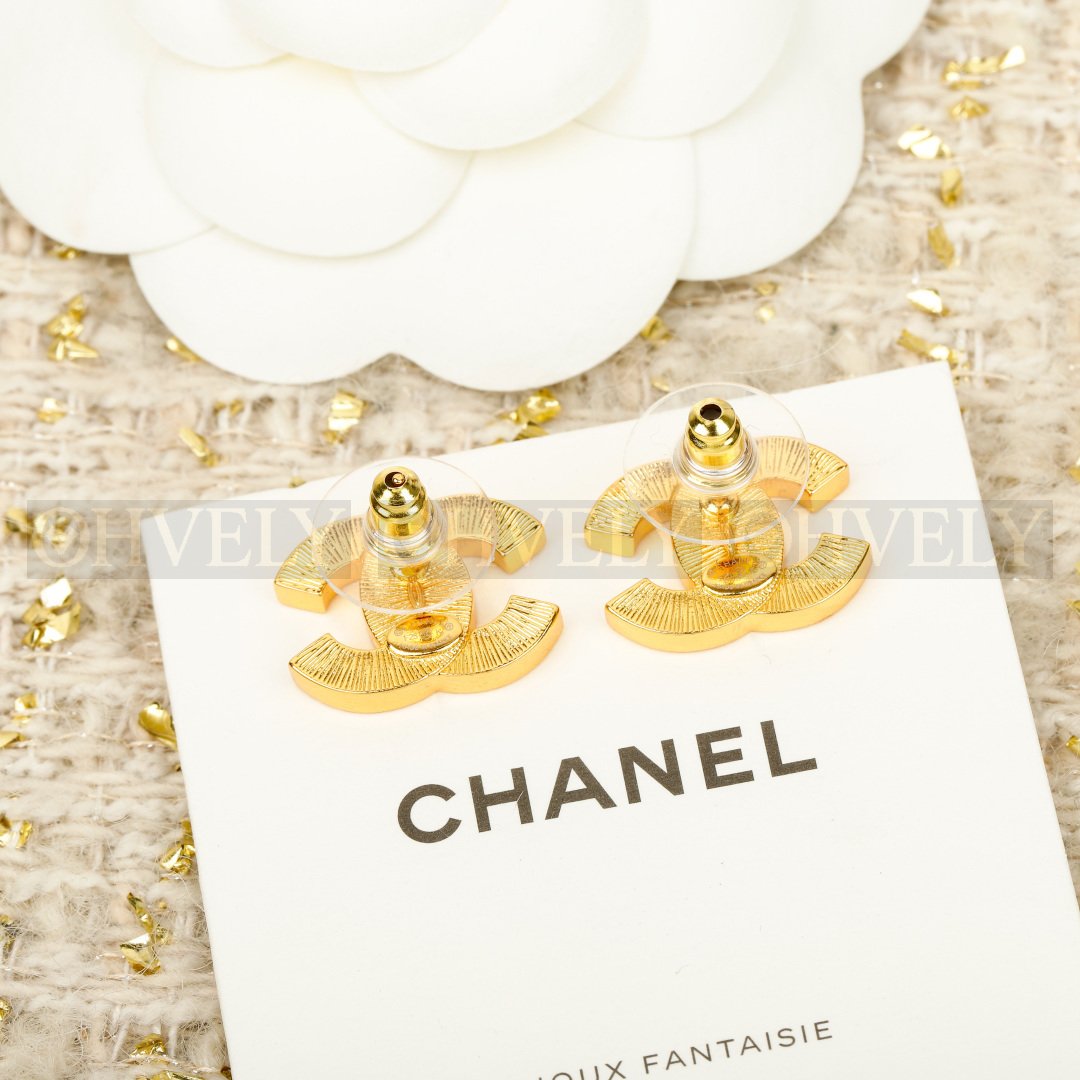 샤넬 CHANEL 레진 스터드 이어링 상품 썸네일
