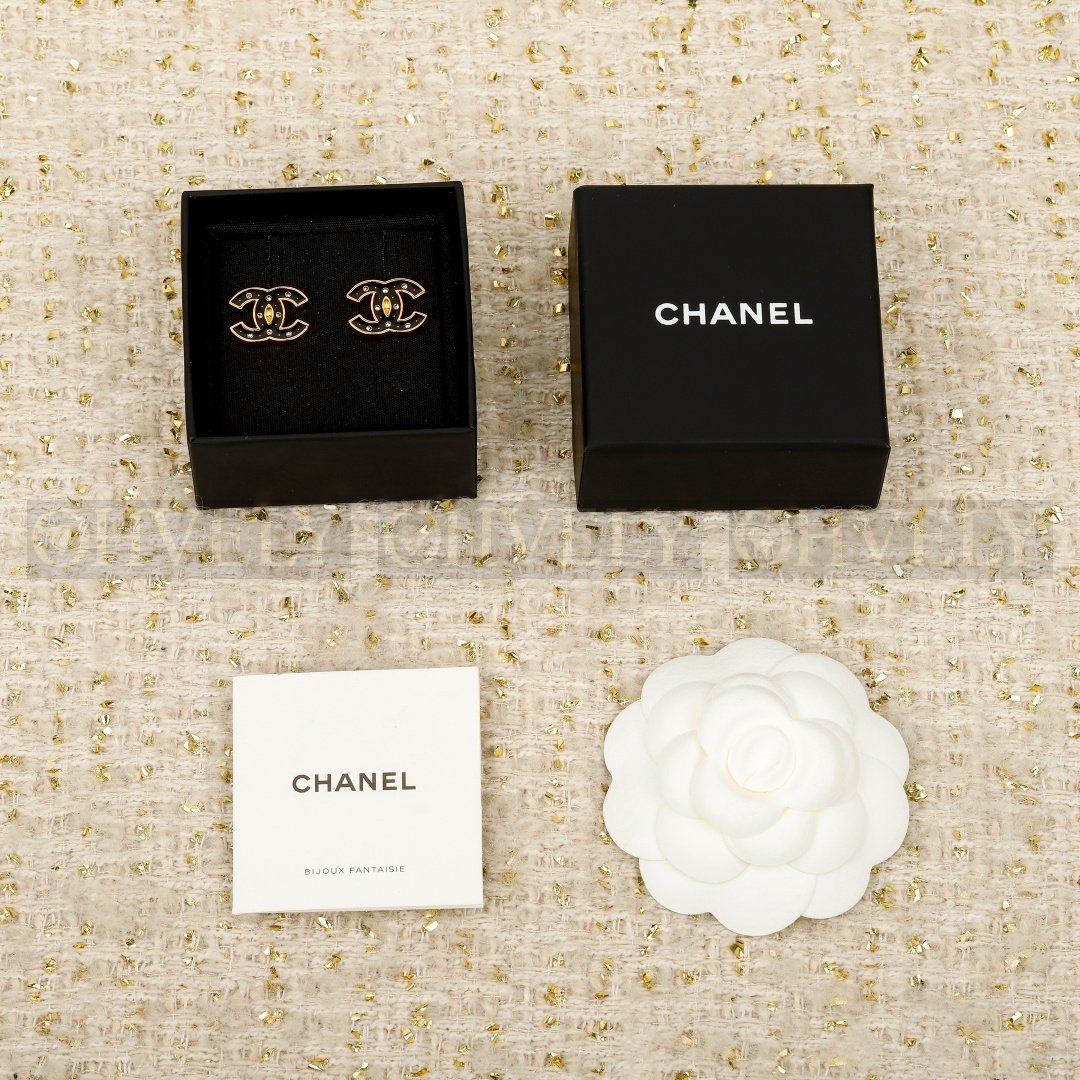 샤넬 CHANEL 레진 스터드 이어링 상품 썸네일