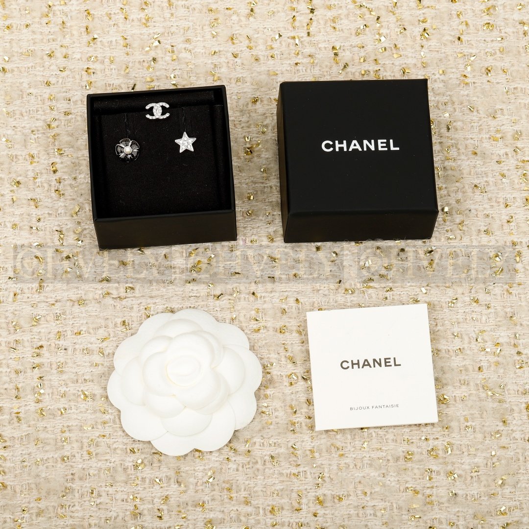 샤넬 CHANEL 크리스탈 스터드 이어링 세트 (블랙) 상품 썸네일