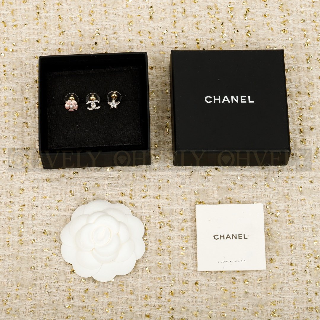 샤넬 CHANEL 크리스탈 스터드 이어링 세트 (핑크) 상품 썸네일