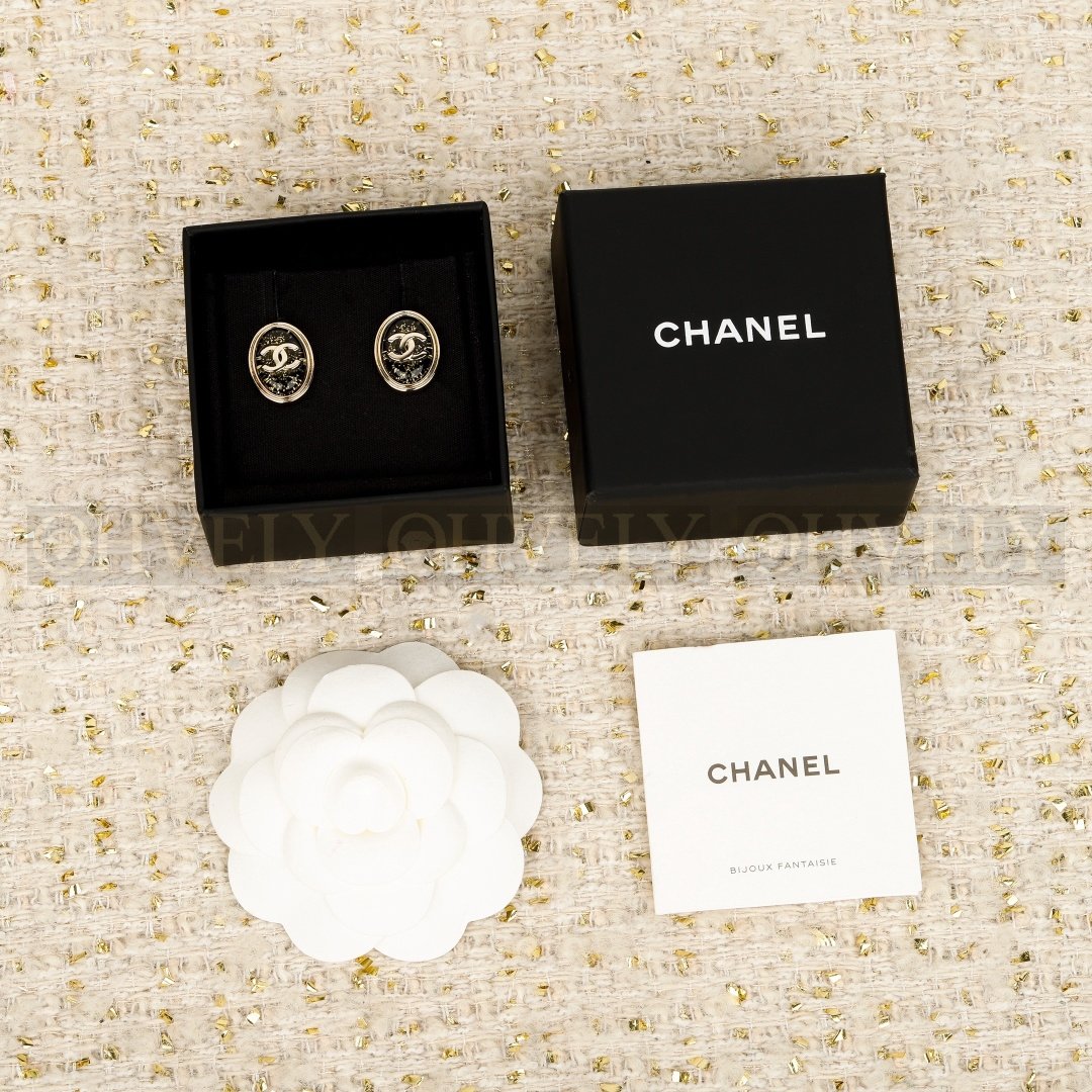 샤넬 CHANEL 글리터 CC 로고 오벌 이어링 상품 썸네일