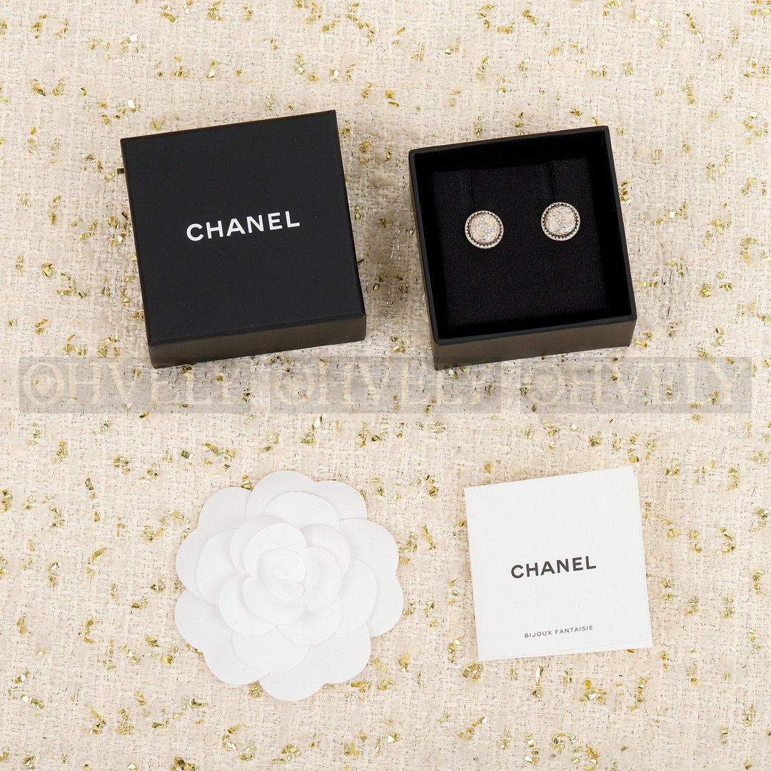 샤넬 CHANEL 해머드 메탈 스트라스 이어링 상품 썸네일