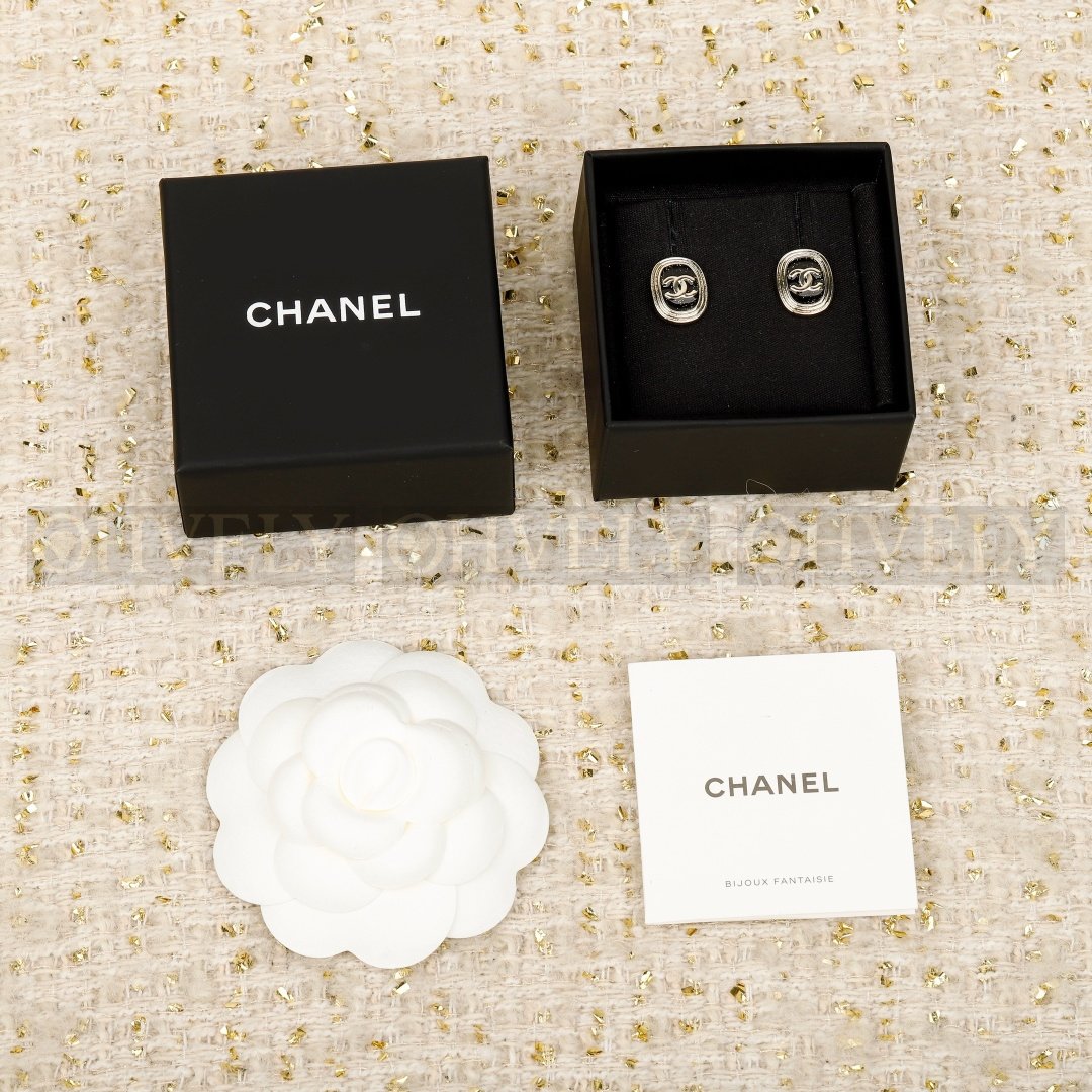 샤넬 CHANEL 블랙 메탈 레진 스터드 이어링 상품 썸네일