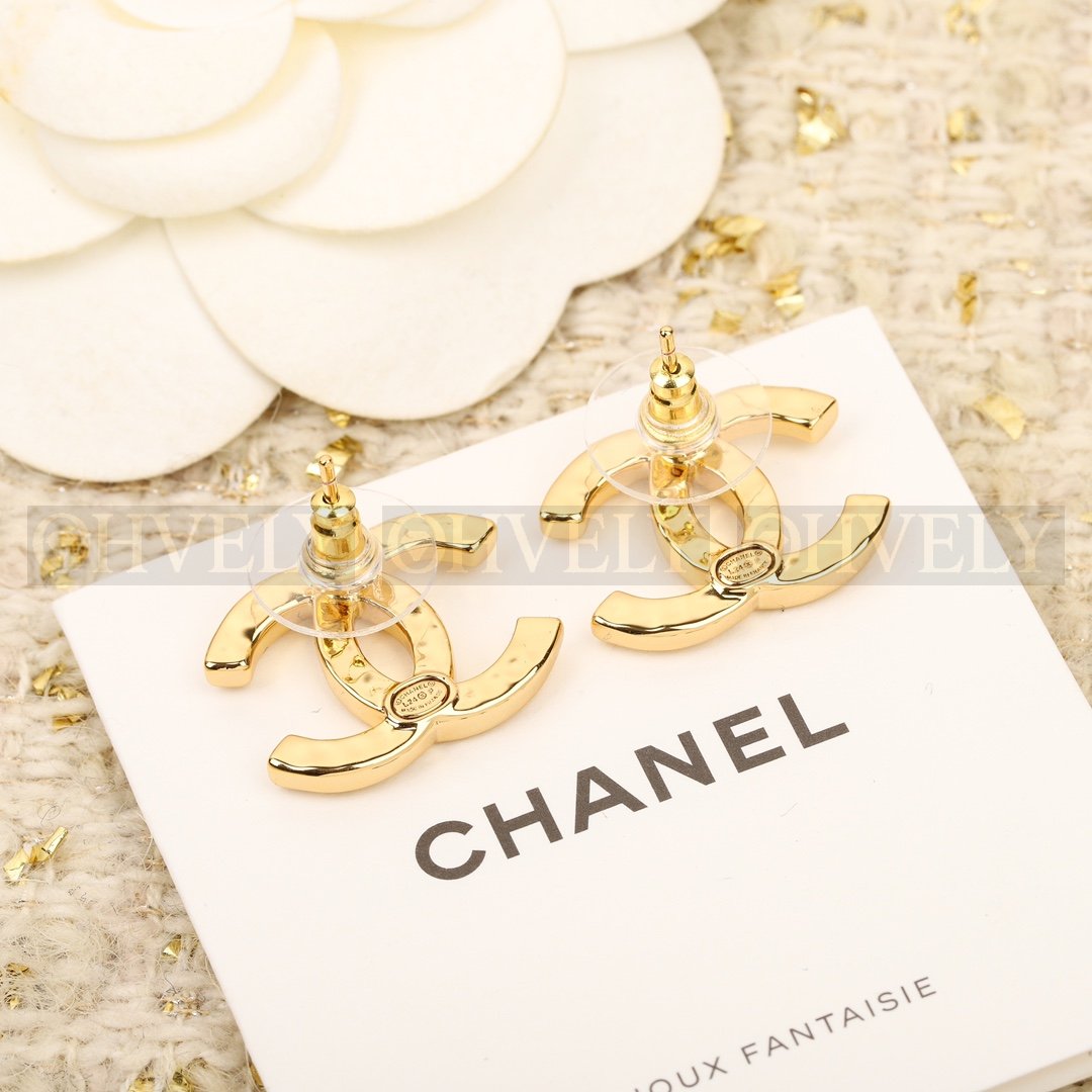 샤넬 CHANEL 크리스탈 레터링 스터드 이어링 상품 썸네일