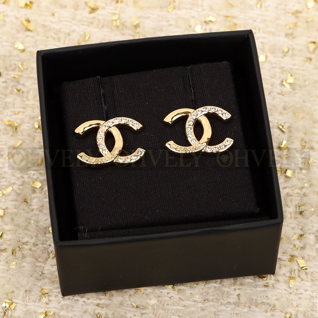 샤넬 CHANEL 크리스탈 레터링 스터드 이어링 상품 썸네일