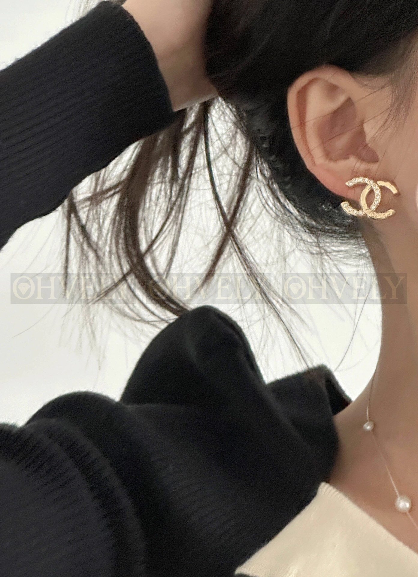 샤넬 CHANEL 크리스탈 레터링 스터드 이어링 상품 썸네일