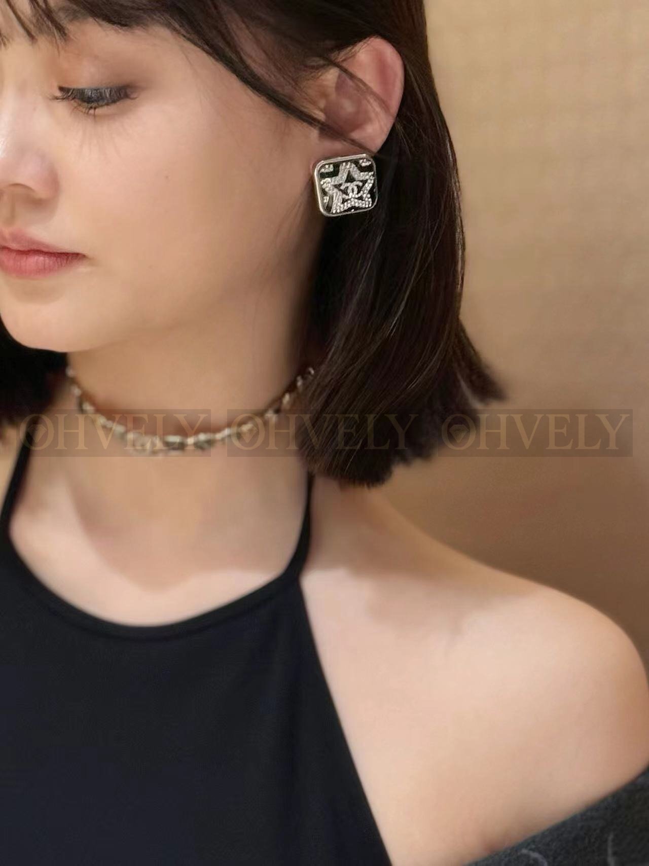 샤넬 CHANEL 블랙 레진 스타 크리스탈 이어링 상품 썸네일