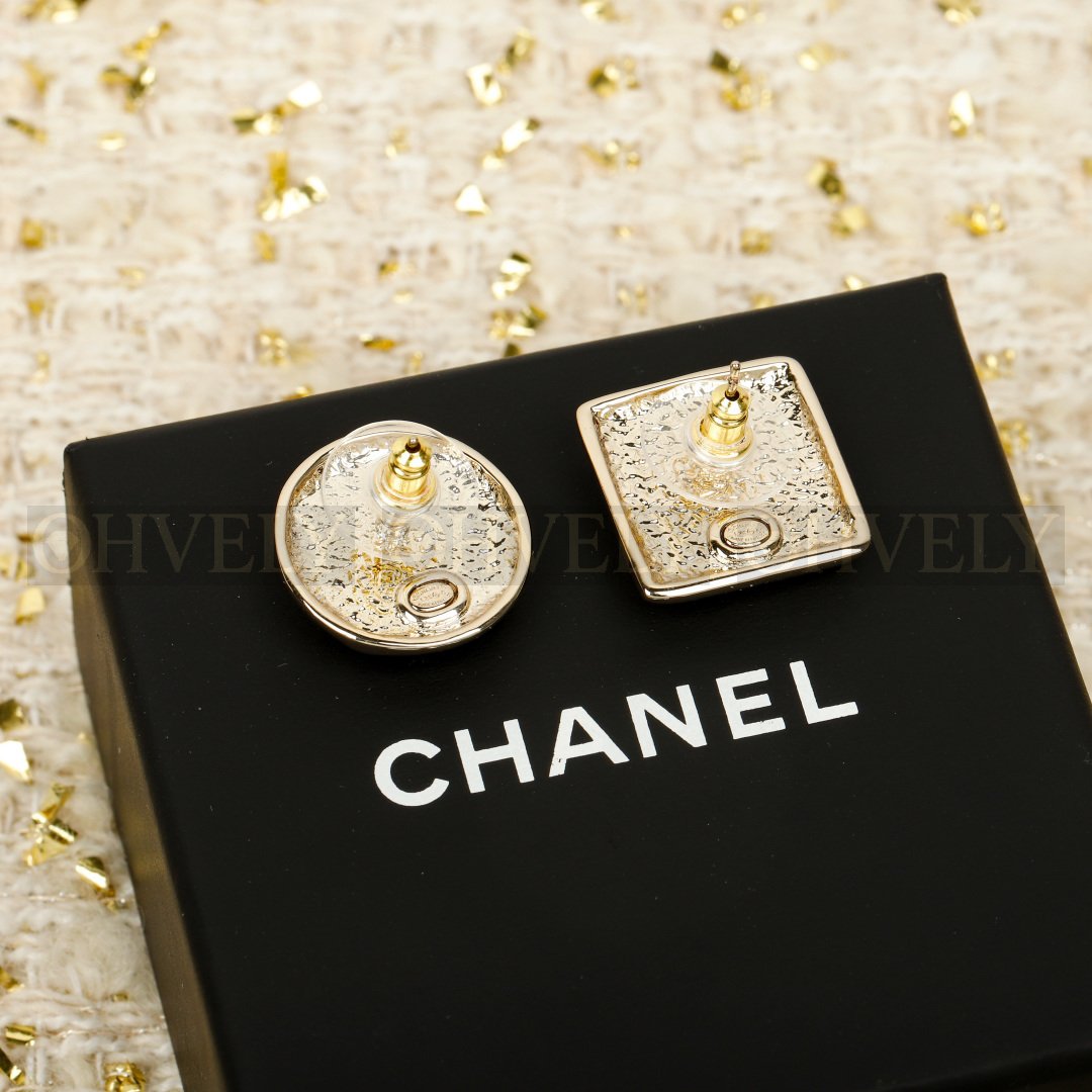 샤넬 CHANEL 비대칭 라운드 & 스퀘어 CC 로고 이어링 (화이트) 상품 썸네일