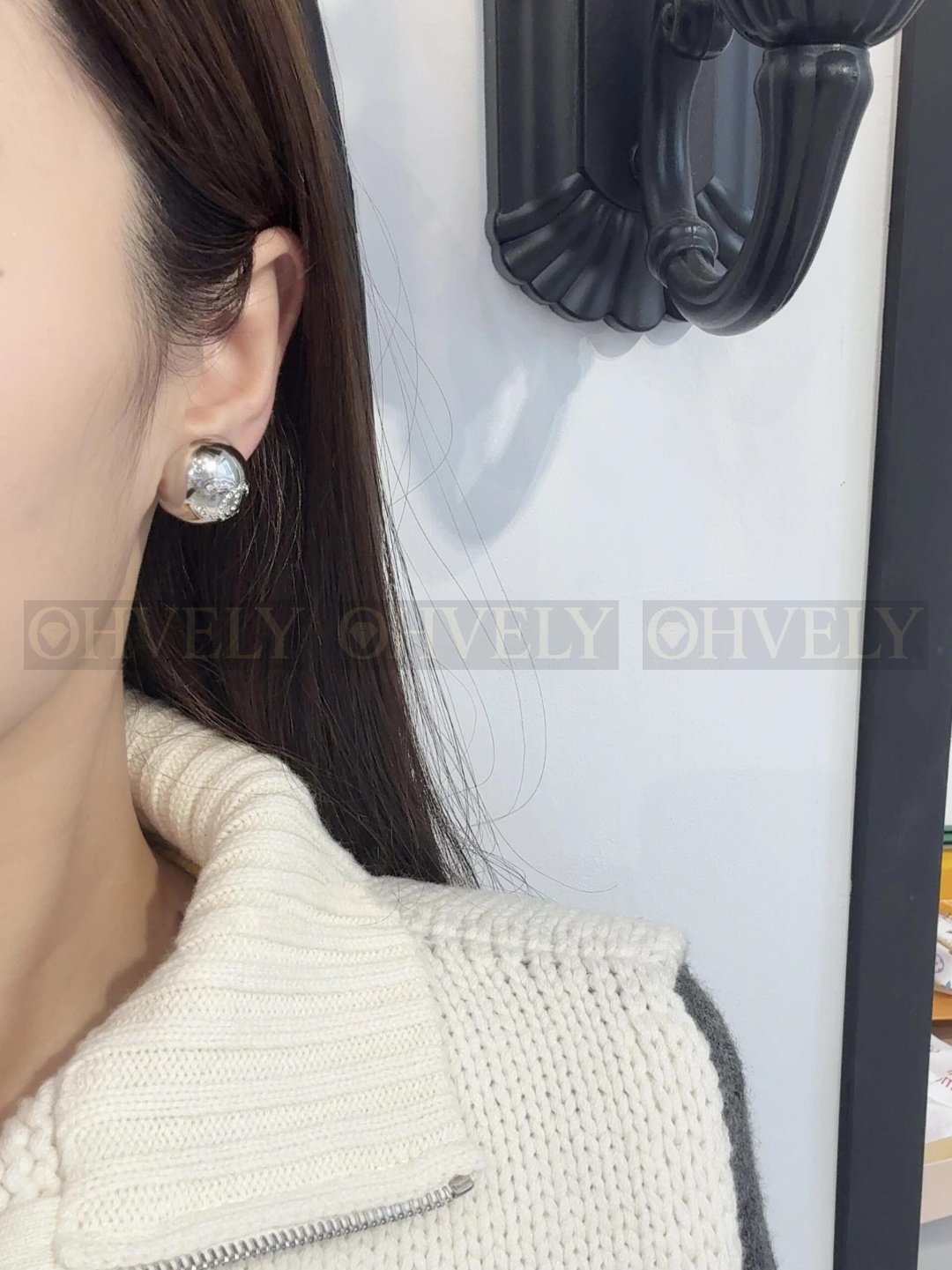 샤넬 CHANEL 메탈 스트라스 돔 이어링 (실버) 상품 썸네일