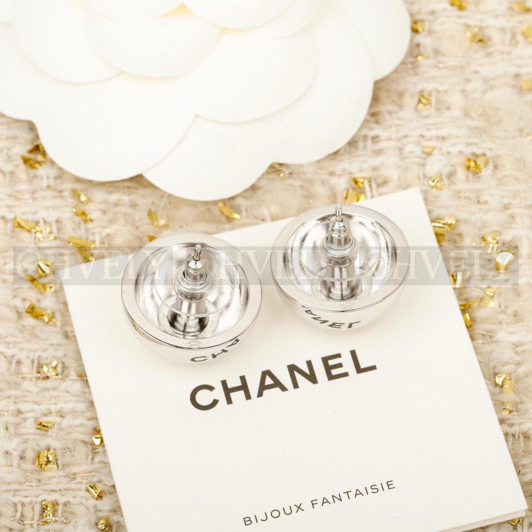 샤넬 CHANEL 메탈 스트라스 돔 이어링 (실버) 상품 썸네일