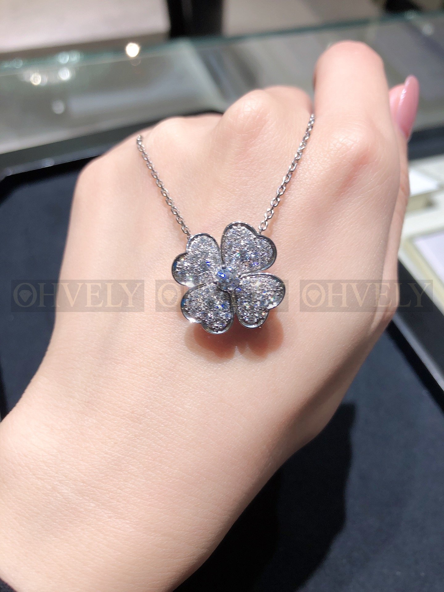 반클리프 아펠 Van Cleef & Arpels코스모스 클립 펜던트 미디엄 모델 상품 썸네일