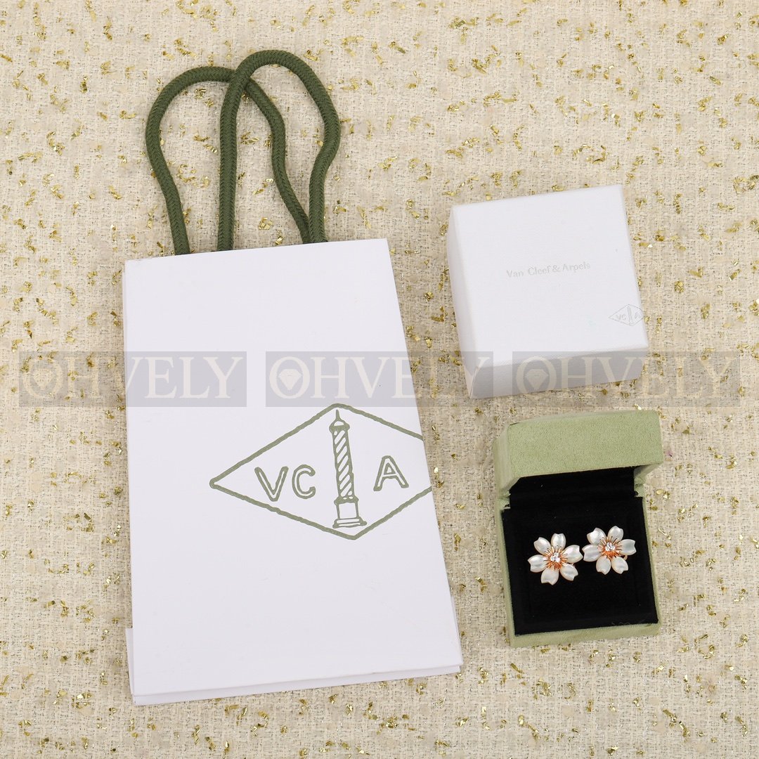 반클리프 아펠 Van Cleef & Arpels 로즈 드 노엘 이어링 미니 모델 상품 썸네일