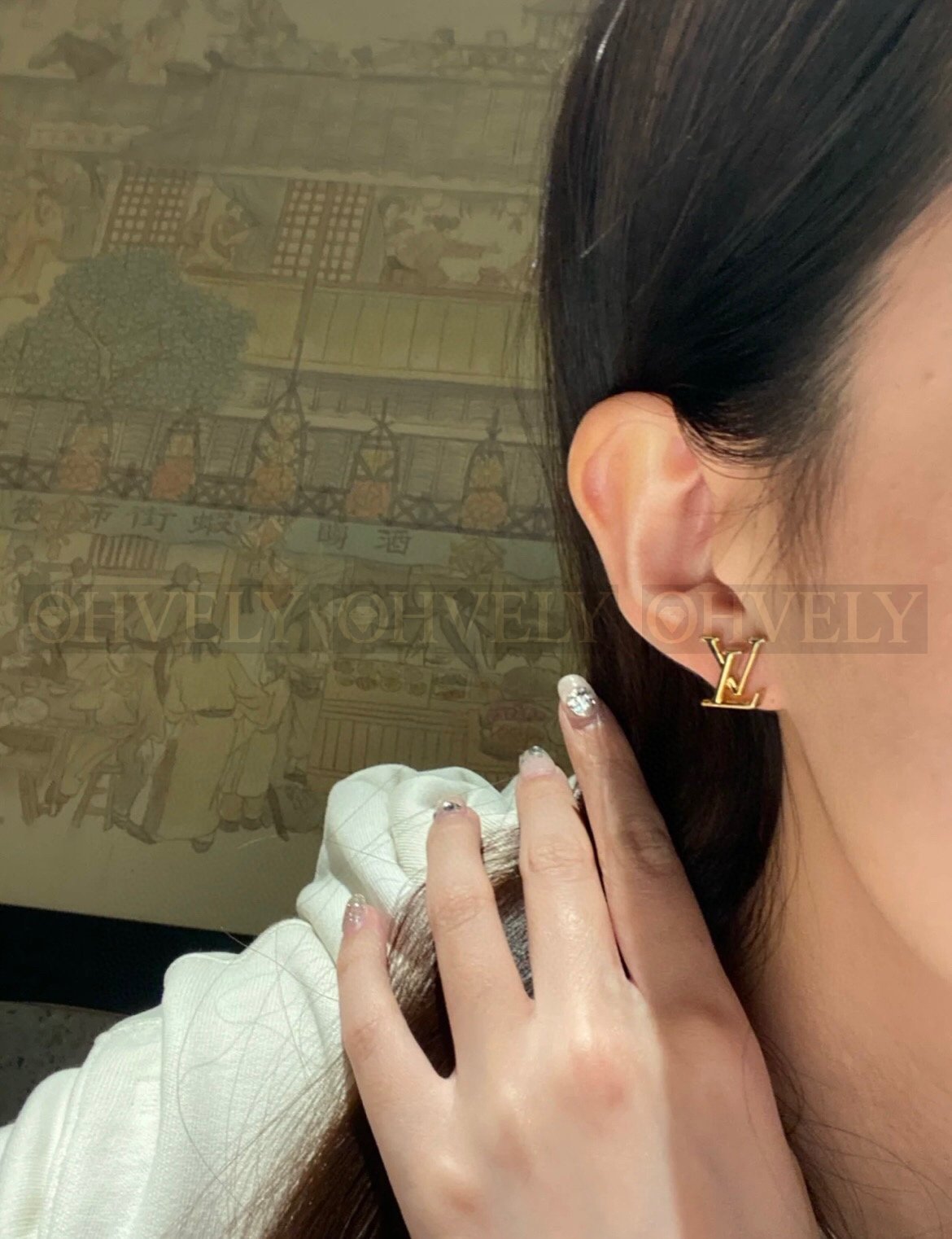 루이비통 Louis Vuitton 북클 드레이유 LV 아이코닉 에나멜 이어링 (실버) 상품 썸네일