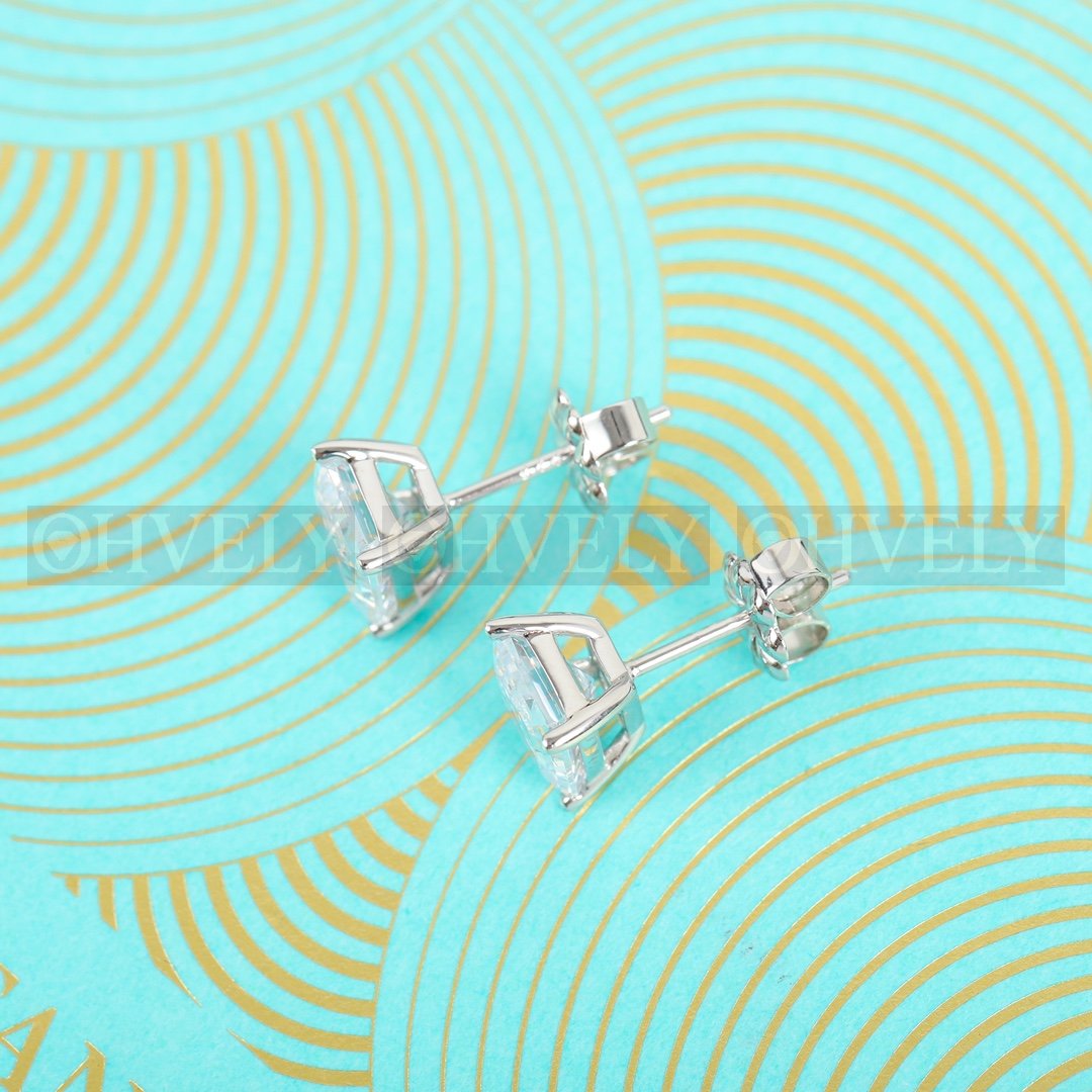 티파니앤코 Tiffany & Co. 솔리테어 에메랄드 컷 다이아몬드 스터드 이어링 상품 썸네일