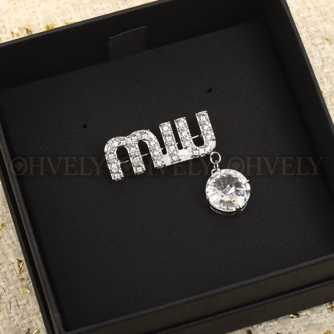 미우미우 Miu Miu 크리스탈 펜던트 브로치 상품 썸네일